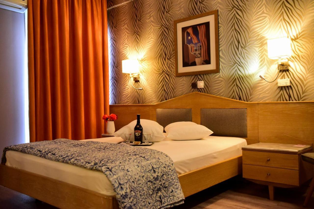 Eva Hotel พีเรียส ภายนอก รูปภาพ