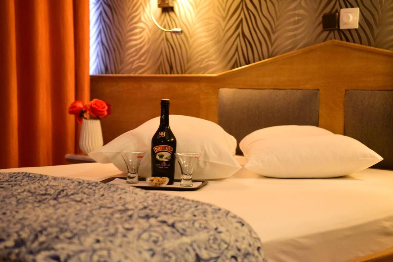 Eva Hotel พีเรียส ภายนอก รูปภาพ