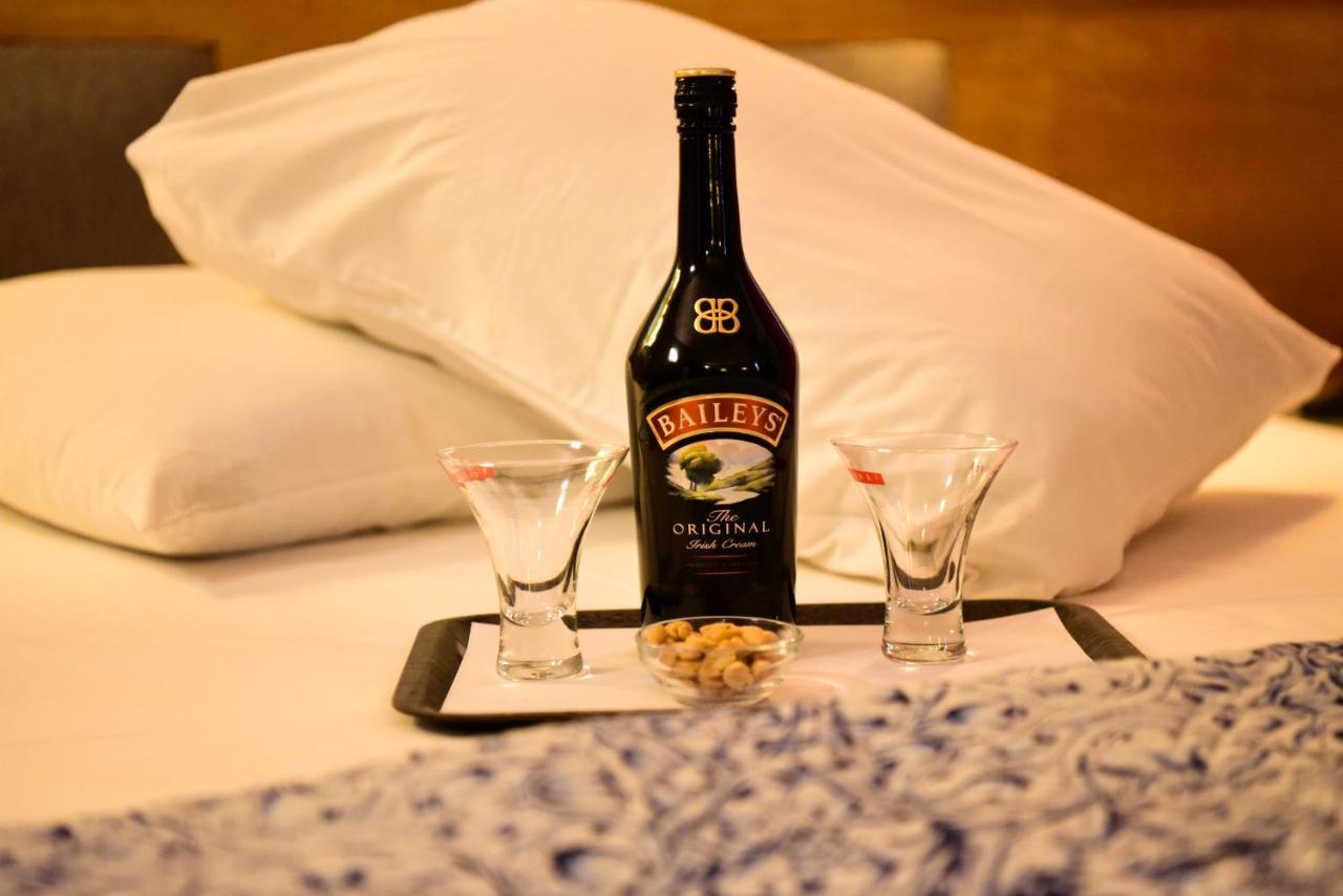 Eva Hotel พีเรียส ภายนอก รูปภาพ