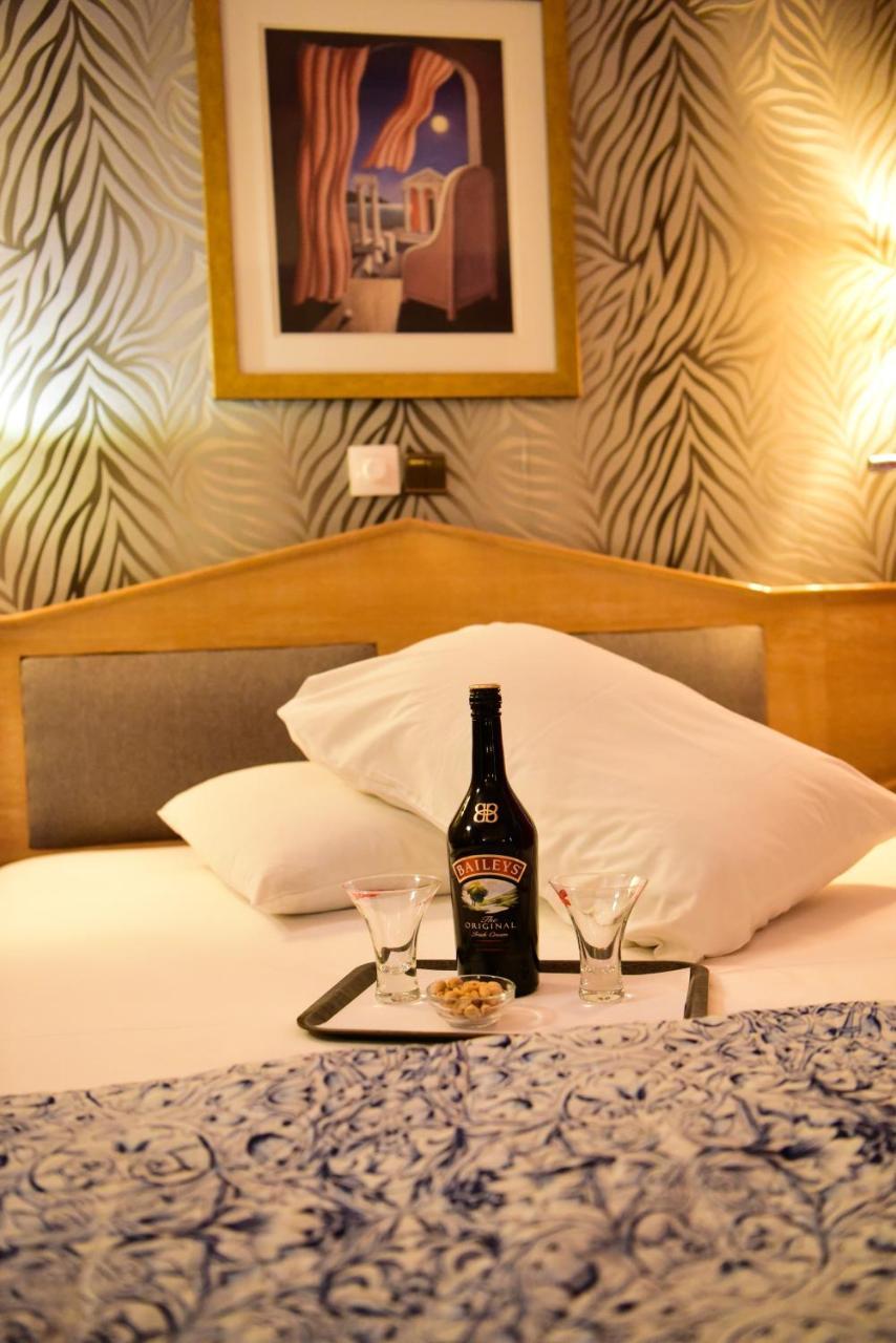 Eva Hotel พีเรียส ภายนอก รูปภาพ