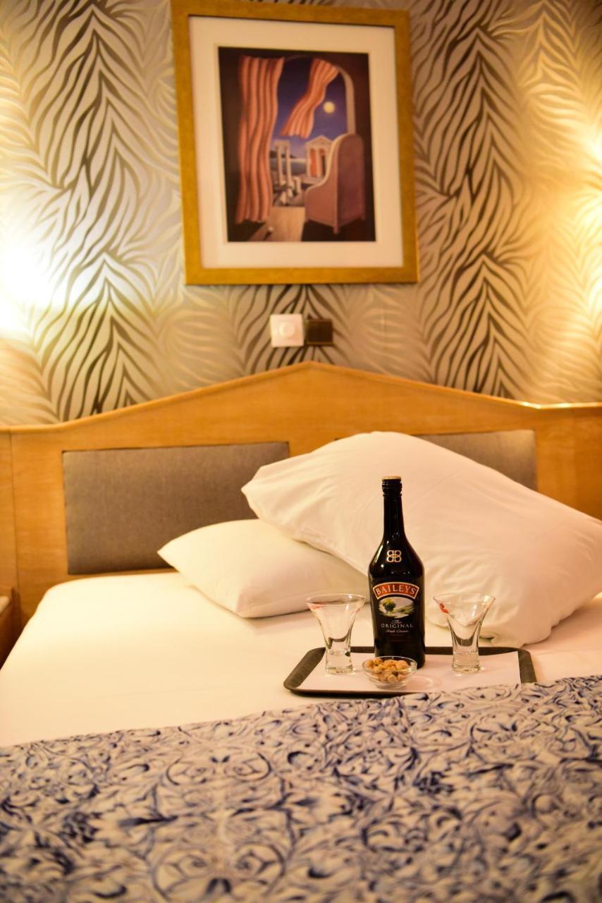 Eva Hotel พีเรียส ภายนอก รูปภาพ
