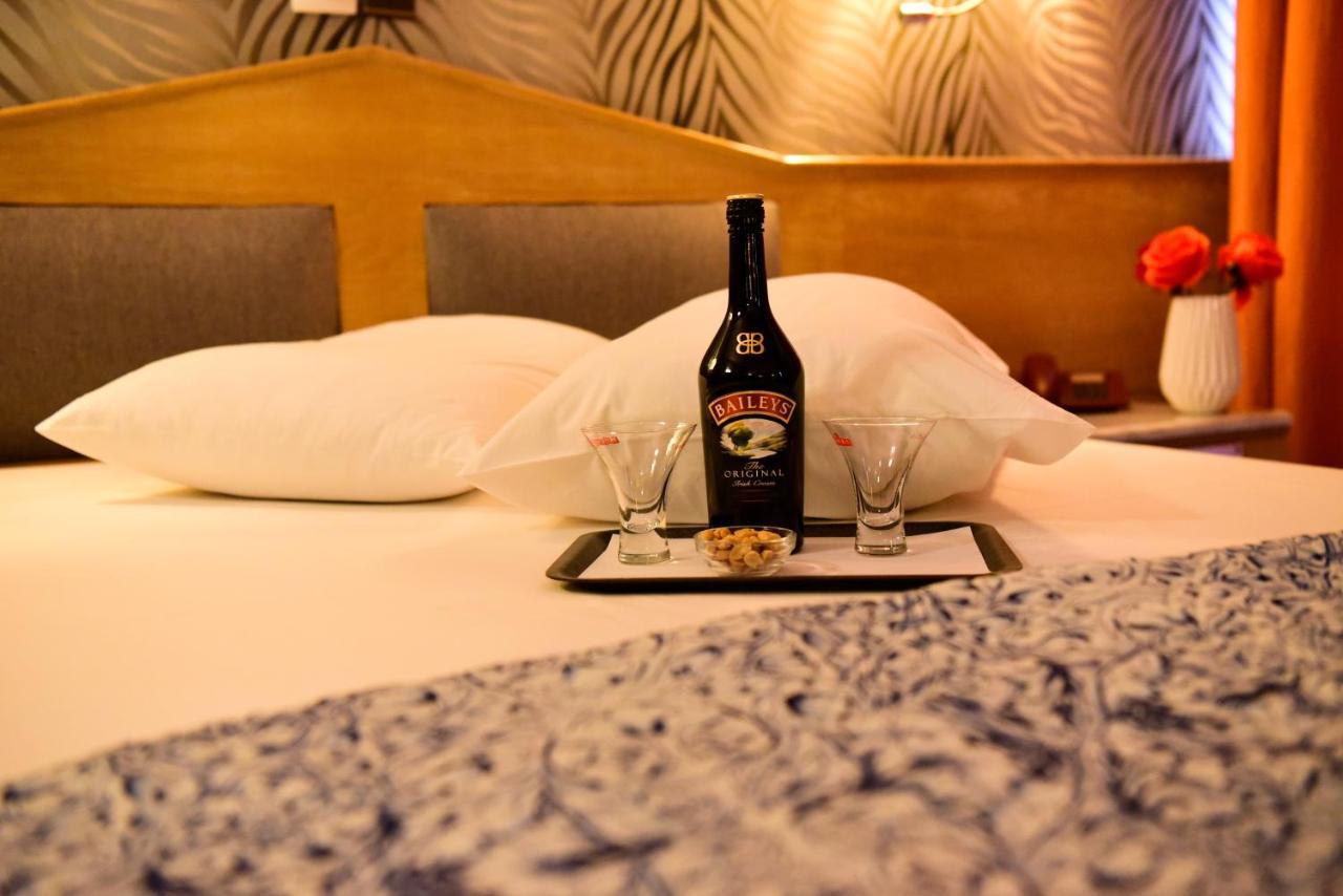 Eva Hotel พีเรียส ภายนอก รูปภาพ
