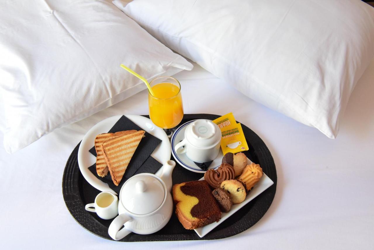 Eva Hotel พีเรียส ภายนอก รูปภาพ