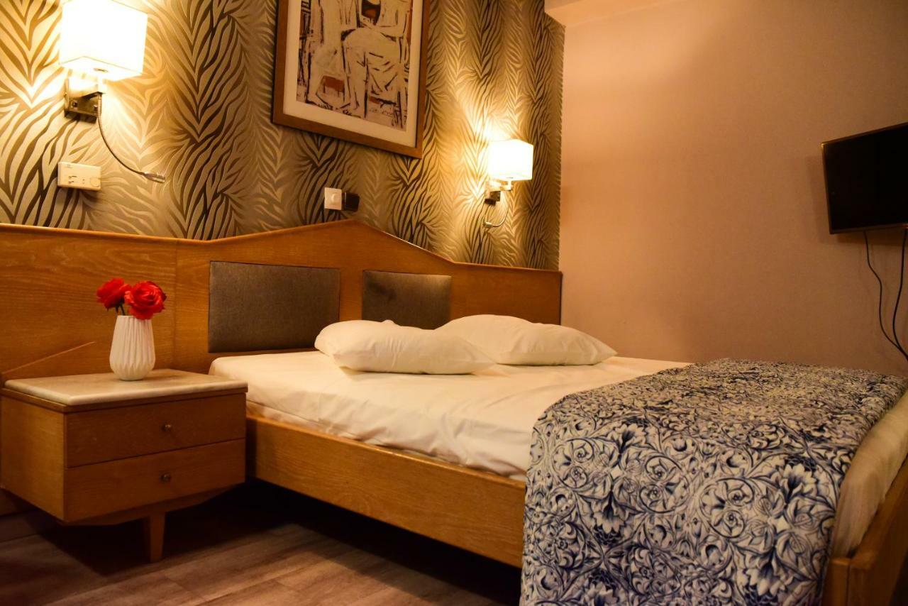 Eva Hotel พีเรียส ภายนอก รูปภาพ
